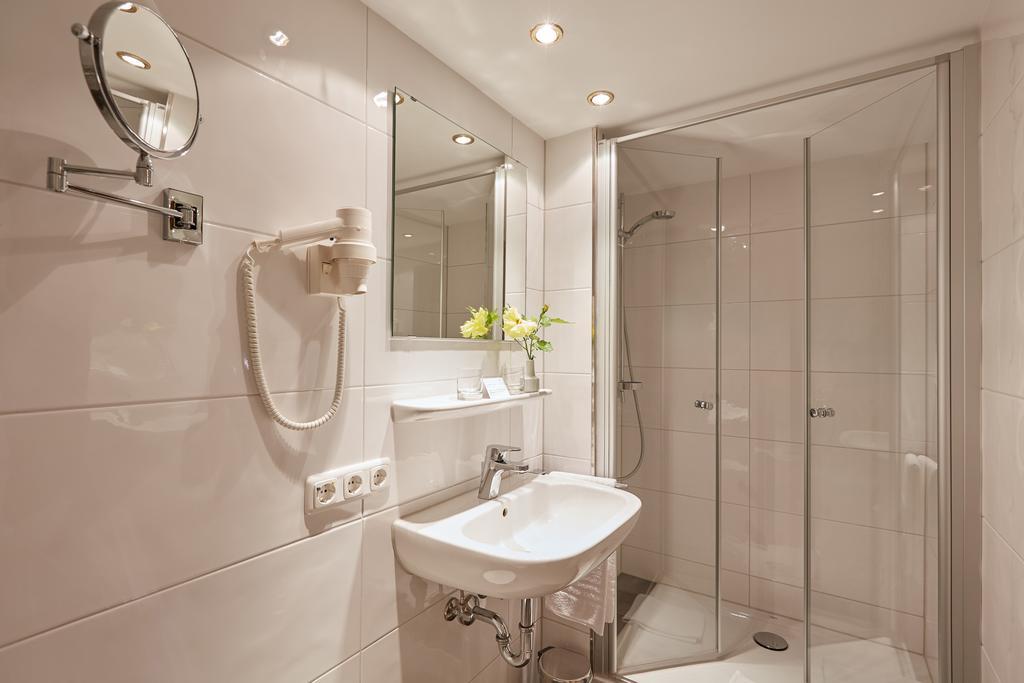 Hotel Edelweiss Garni Гармиш-Партенкирхен Екстериор снимка